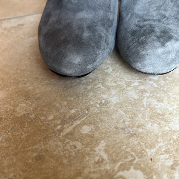 ⭐️ Bogo ⭐️ New Vince Camuto 6 (36) gray suet angle boots booties - Picture 4 of 12